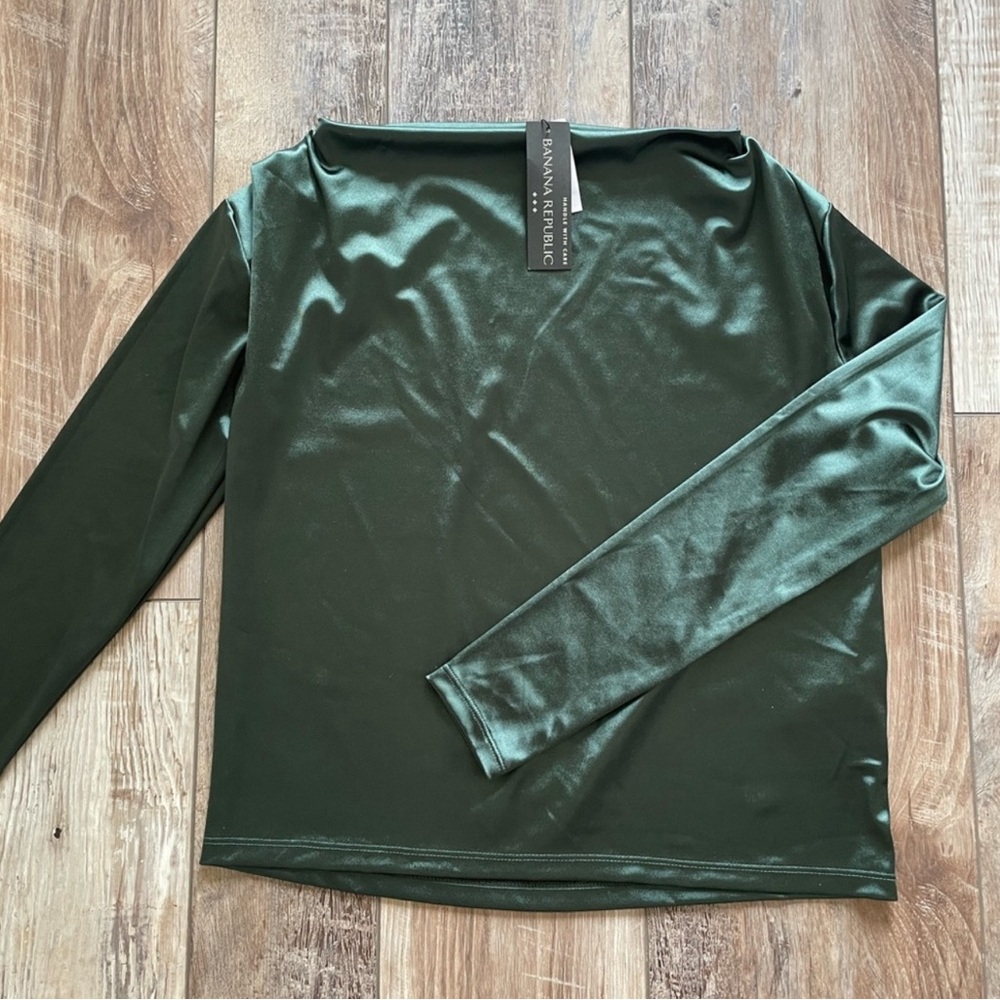 NWT Banana Republic Boatneck Green Top M